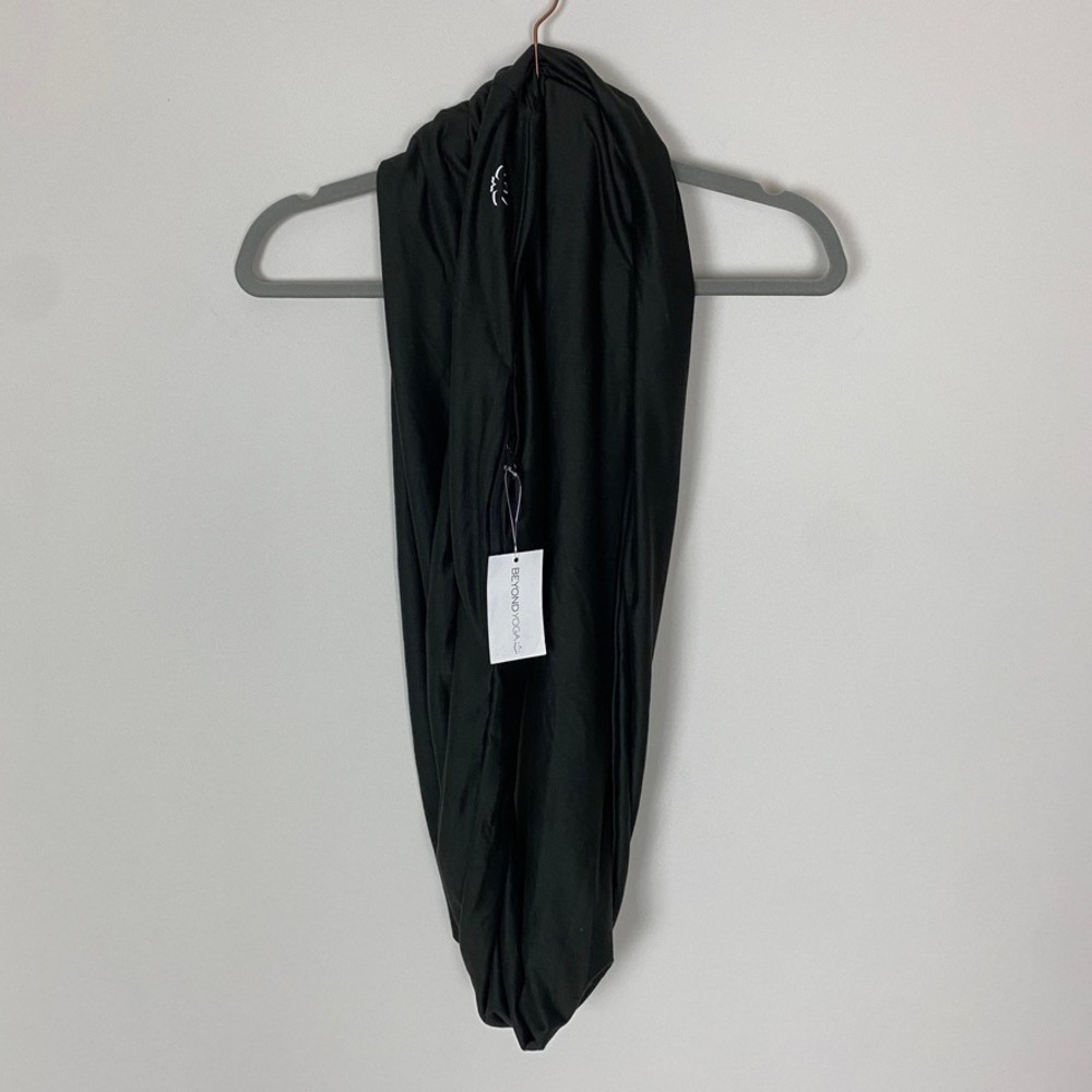 Beyond Yoga‎ Black Pocket Infinity Scarf Travel Lounge Cozy
